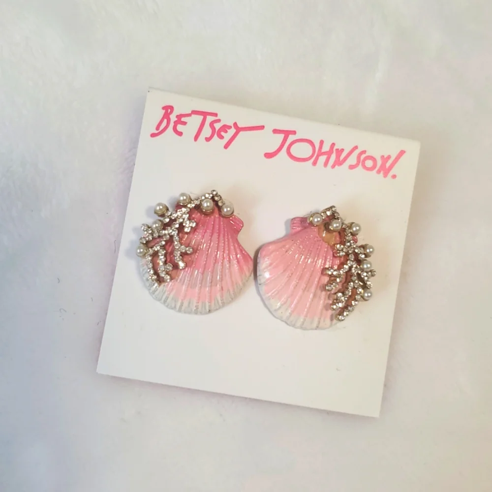 NWT Betsey Johnson Pink Seashell Earrings